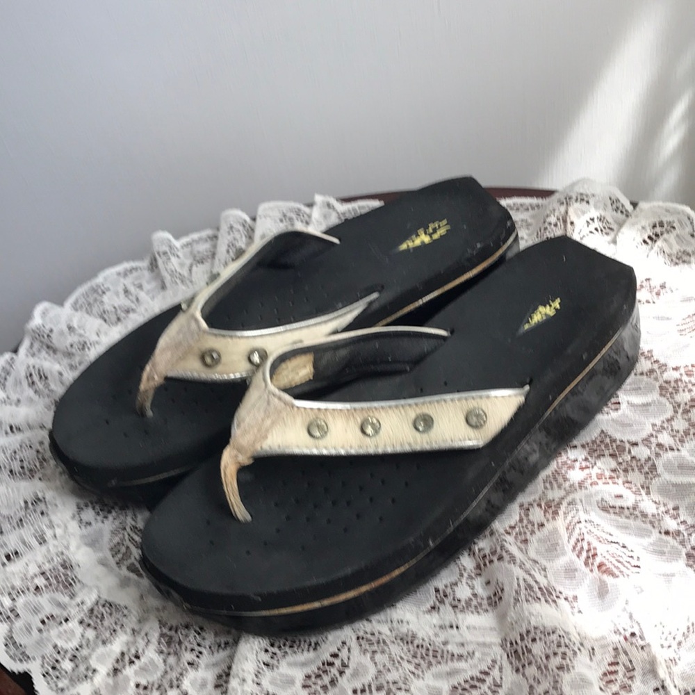 Volatile White Calf Hair and Rhinestones jewel Platform Thong Sandals Y2K size 9